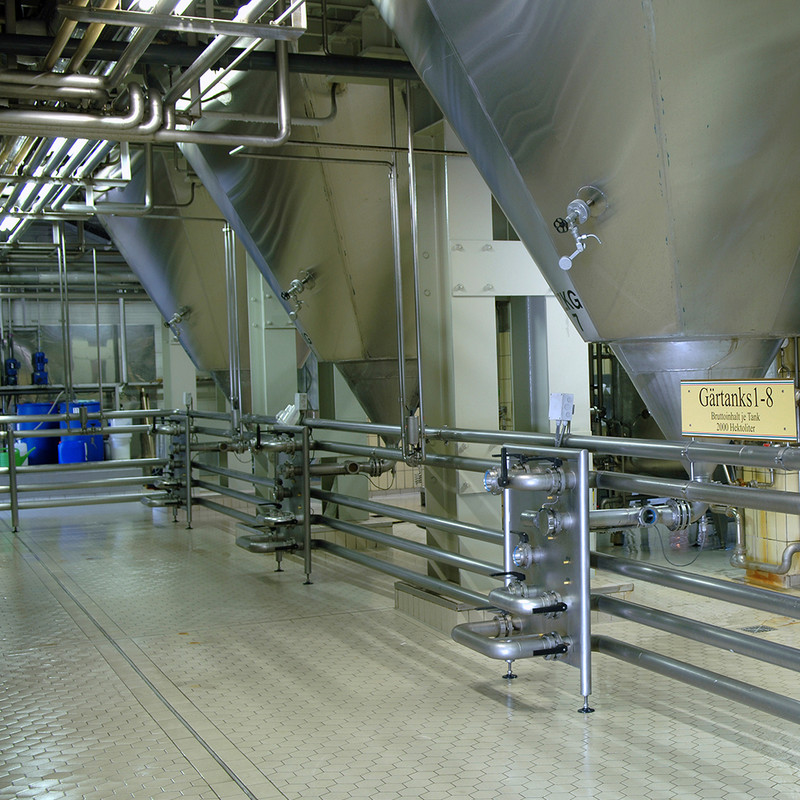 In addition to integrated heat recovery, the standard equipment of the TTR 400 D desiccant dehumidifier also includes a self-regulating electronic regeneration air heating consisting of thermistor elements (PTC) whose performance capacity depends on air inlet temperature and regeneration air volume. The advantage of this solution lies for one in an optimal performance matching and in the fact that overheating is not possible, making a safety thermostat superfluous. The standard operating hours counter of the TTR 400 D is optionally available as a dual counter for operating and kilowatt hours.