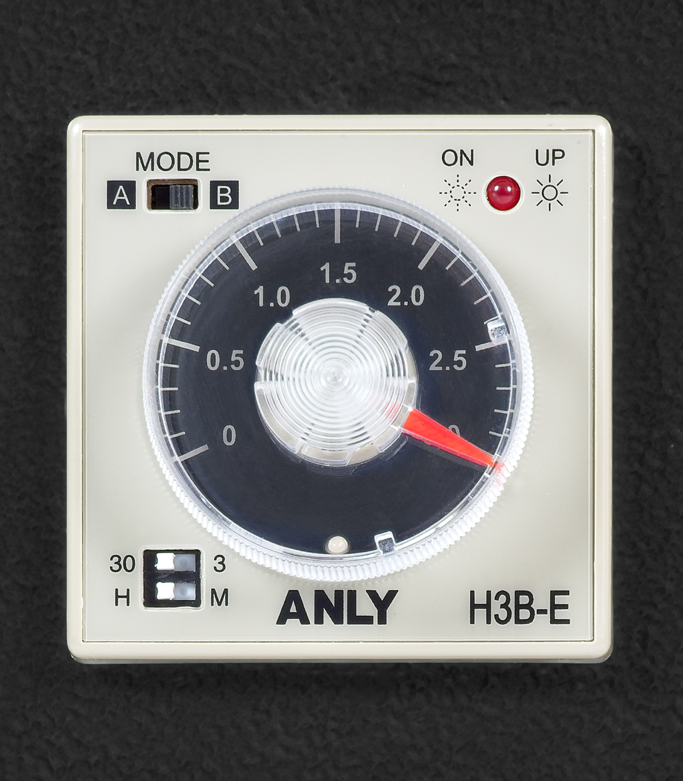The Airozon® 10000 comes equipped with a timer switch by means of which a treatment duration between 0 minutes and 30 hours can be preset.