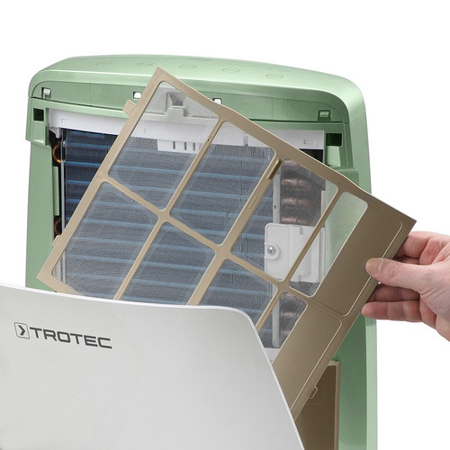The easily removable air filter retains lint and animal hair and can be quickly and easily wiped or washed out. In addition, the TTK 68 E comes with a special filter cleaning indication.