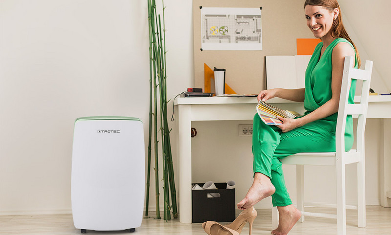 In order to prevent the formation of unwelcome mould that is dangerous to your health in cellars, hobby rooms or on cool corners and walls exposed to dampness in the first place, we recommend using a dehumidifier continuously and right from the start.